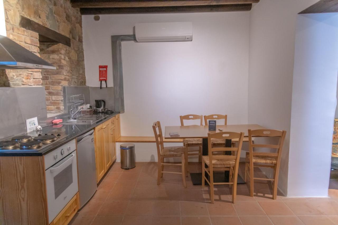 Hostal Farmakas Living Exterior foto