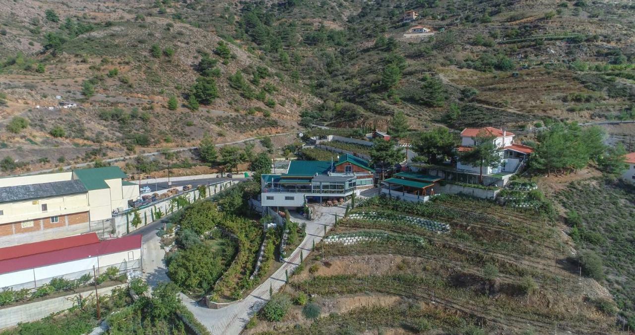 Hostal Farmakas Living Exterior foto