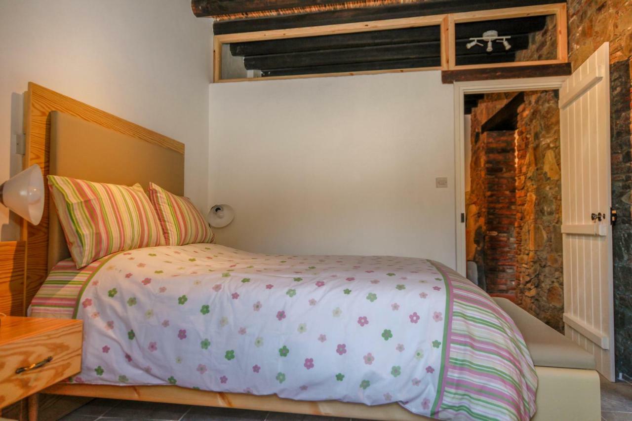 Hostal Farmakas Living Exterior foto