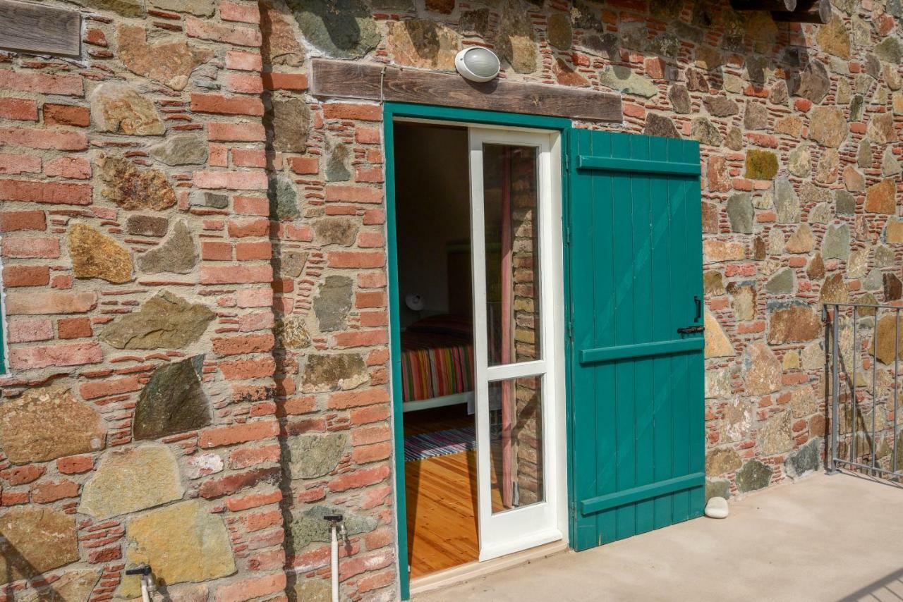 Hostal Farmakas Living Exterior foto